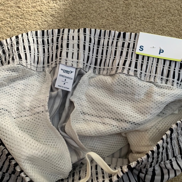 OldNavy shorts - Picture 3 of 3